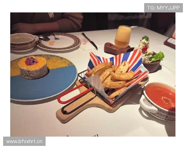 苏亚雷斯训练完回家吃晚饭，餐桌上摆着三块牛排、一整只烤鸡，还有一瓶红酒——这还是他“控制饮食”的状态？