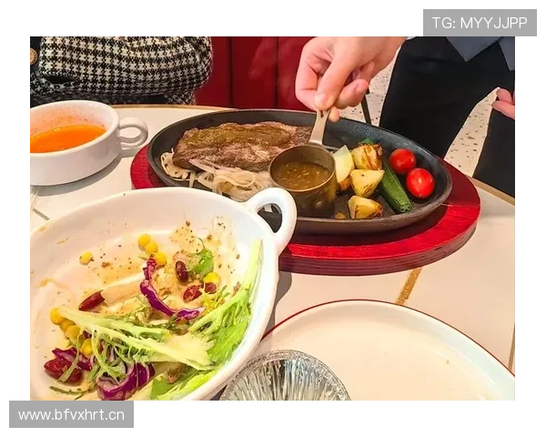 凯蒂·莱德基每天游5万米，早餐吃三块牛排？